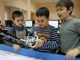 Детский клуб робототехники Кибертроник на Комсомольском пр-те